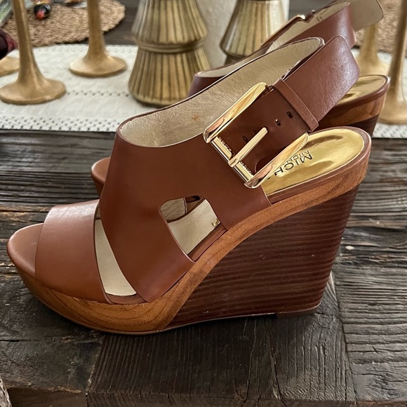 MICHAEL Michael Kors cut out brown sandals Size 7.5 - Picture 2 of 6
